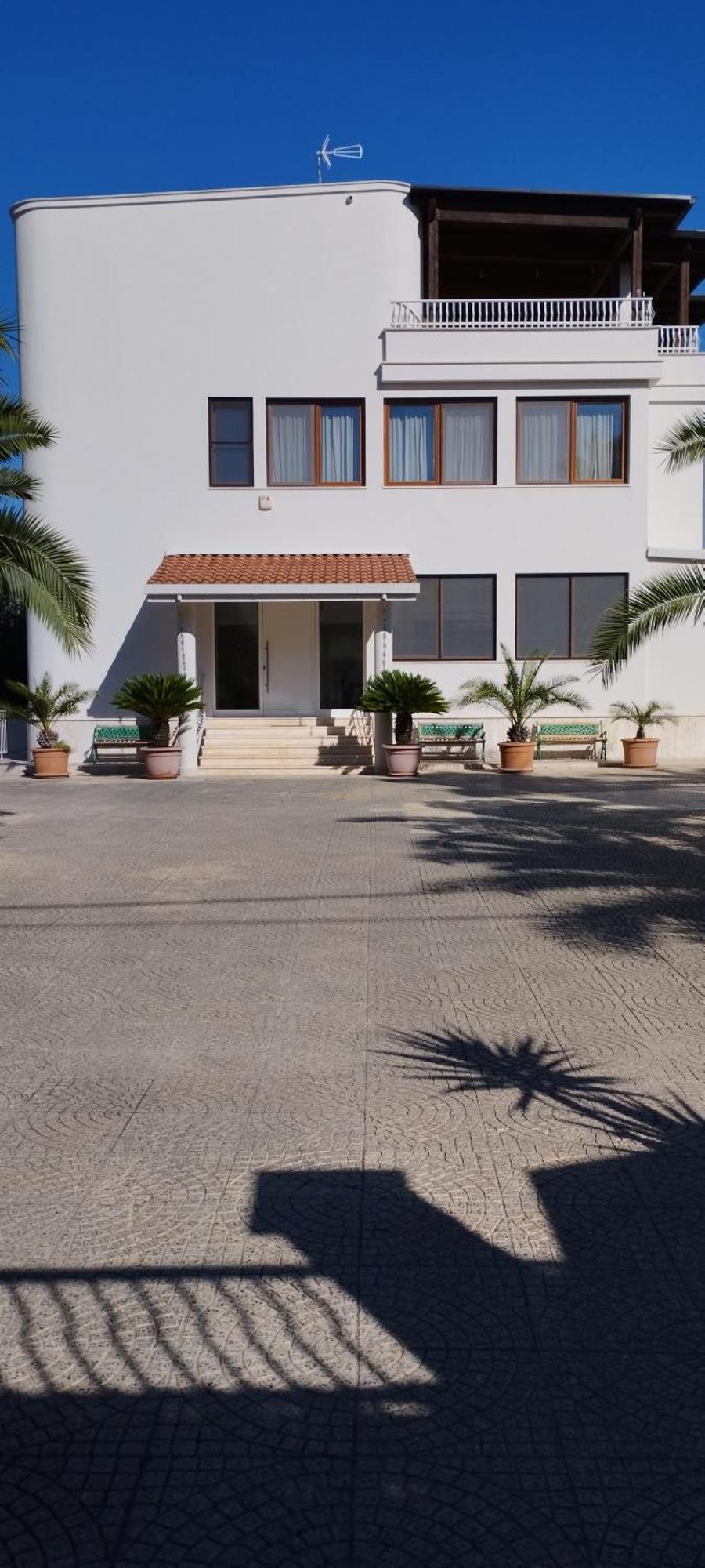 Villa Erry Trani Exteriör bild