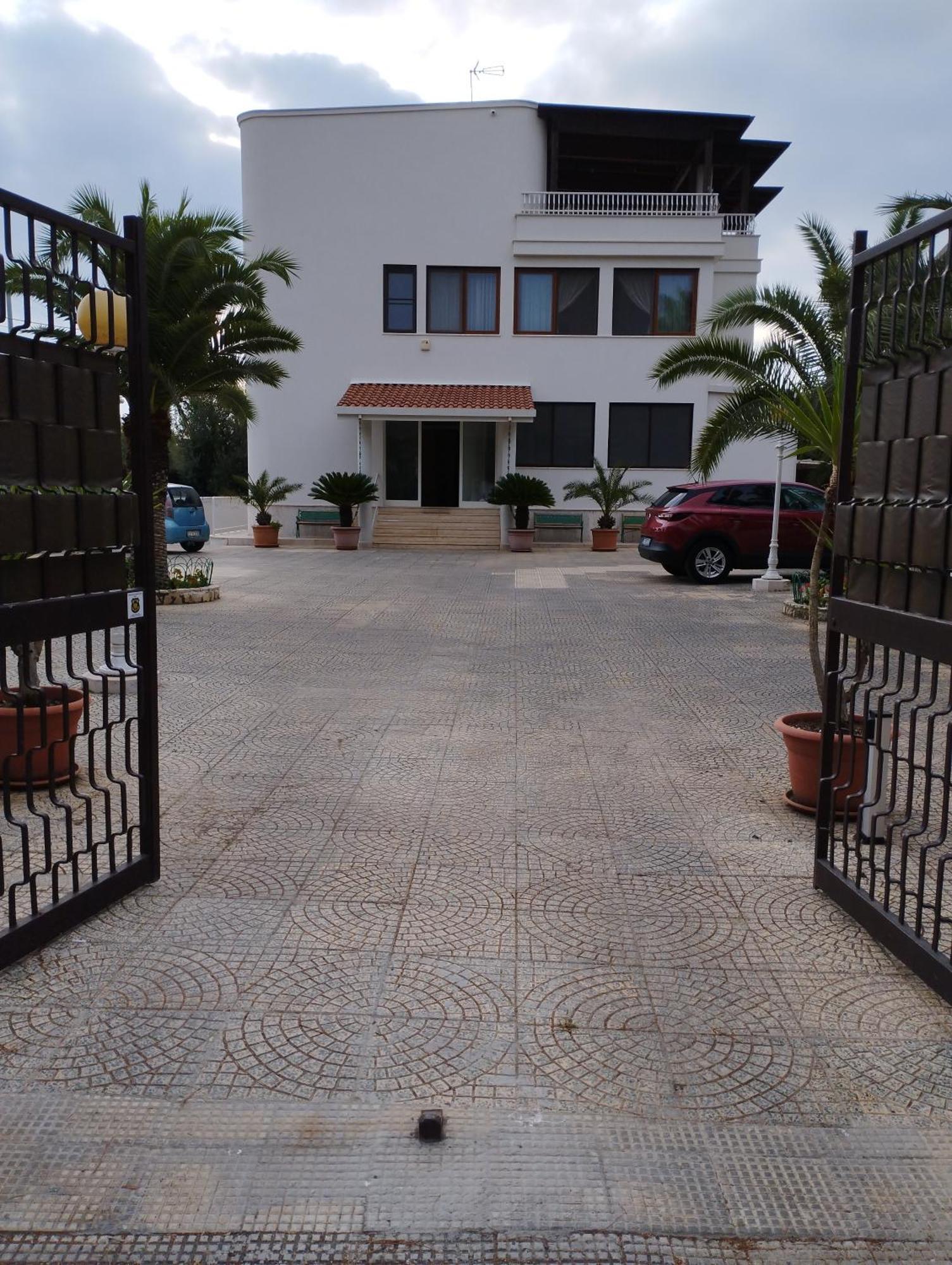 Villa Erry Trani Exteriör bild
