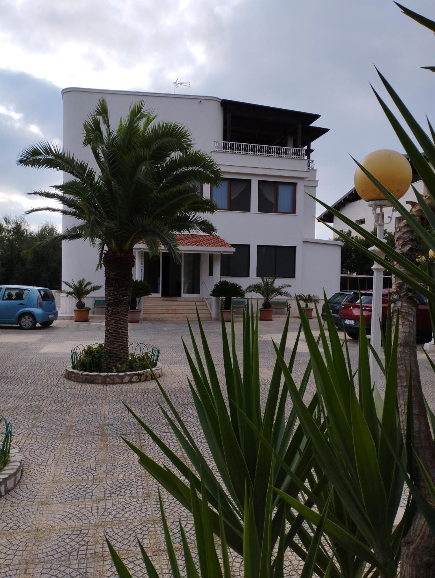 Villa Erry Trani Exteriör bild
